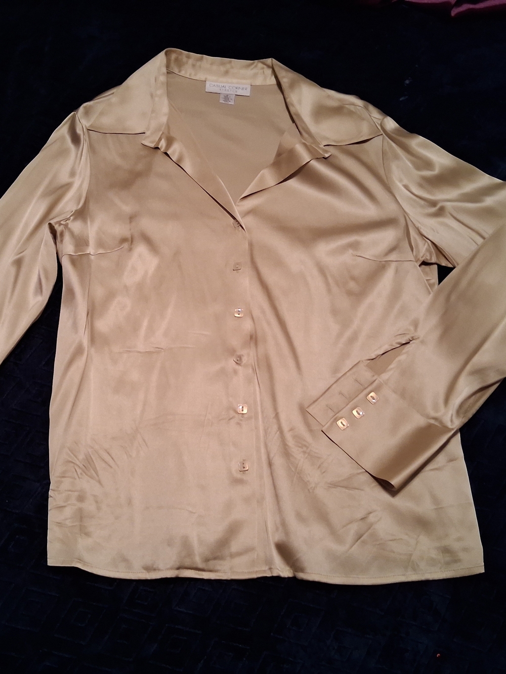 Casual Corner Button-Front Blouse in Champagne